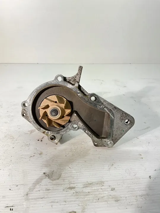Vattenpump Ford Fiesta MK7 image 3