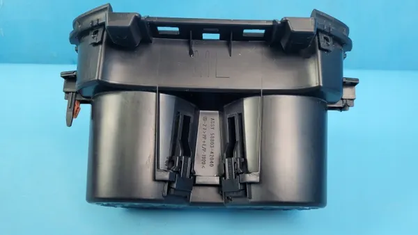 Toyota RAV4 V Dryckeshållare OEM 58803-42040 58837-42070 image 4