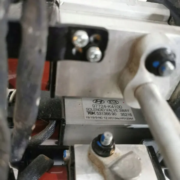 Hyundai Kona 2020 Kylvätskestyrventil OEM 97725K4100 image 3