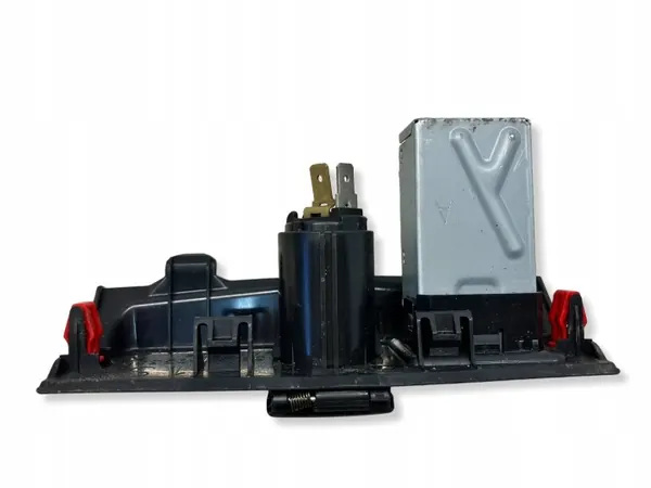 Cache allume-cigare USB OEM OYT26629 pour Corolla image 3