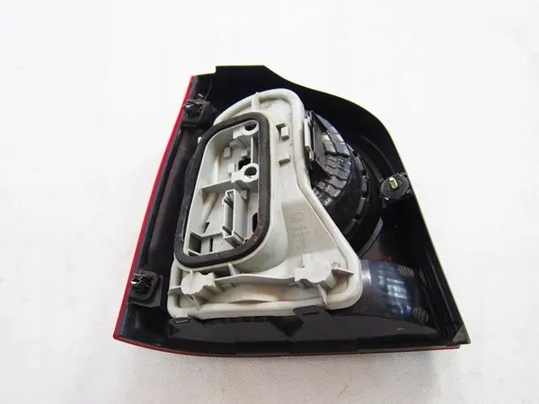 Volkswagen Polo 05-08 Lámpara trasera derecha VW 6Q6945096AB image 3