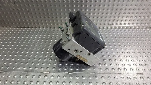 ABS-besturingspomp VW Golf III GTI VR6 image 3