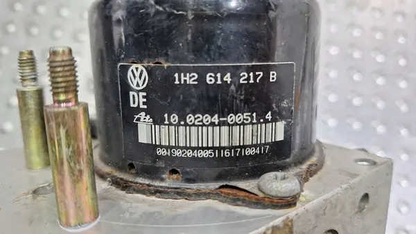 ABS-besturingspomp VW Golf III GTI VR6 image 7