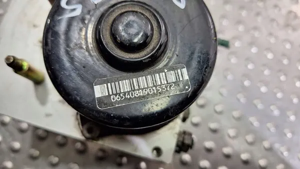 ABS-besturingspomp VW Golf III GTI VR6 image 8