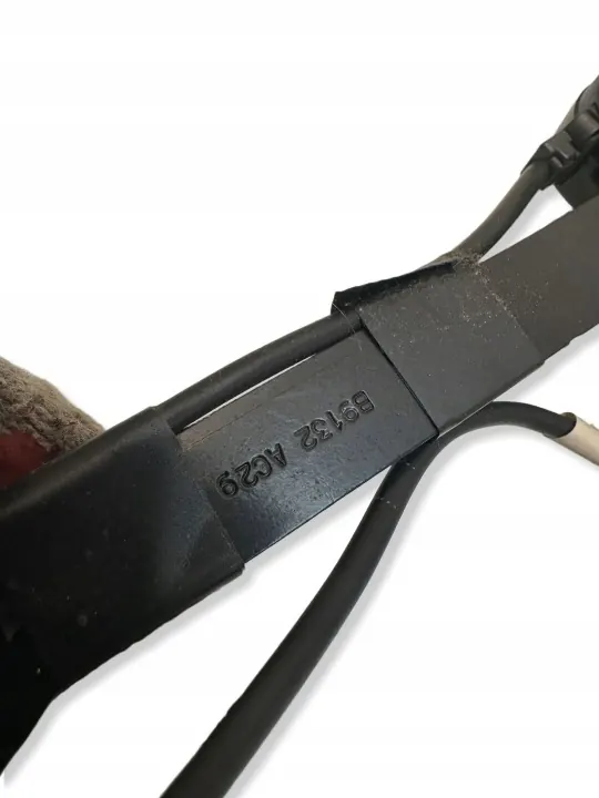 Clip de cinto dianteiro direito Peugeot 1007 OEM 5200993 image 3