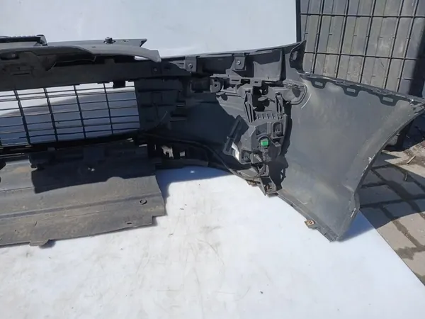 Paraurti anteriore Peugeot 407 nero image 5