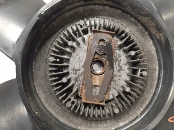 Viskoosituuletin OEM 04L121301A VW Crafter 2.5 TDI:lle image 3