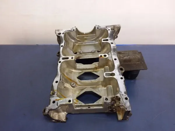 Base do bloco motor Mitsubishi OE - Usado image 3