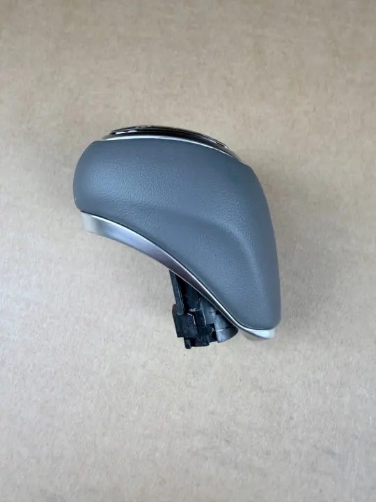 Pomo de mudanças couro cinza OEM 43711D3010TRY - Usado image 4