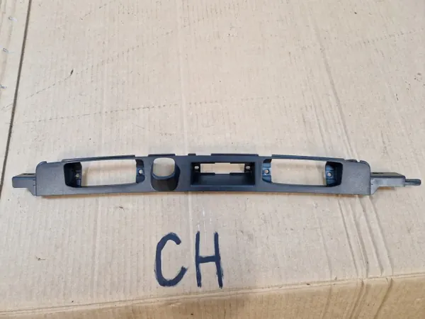 Barre d'éclairage plaque Hyundai Kona I OEM 87312-J9510 image 2