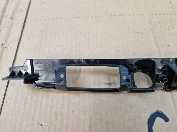 Barre d'éclairage plaque Hyundai Kona I OEM 87312-J9510 image 5