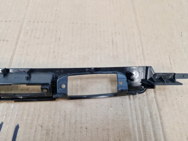 Barre d'éclairage plaque Hyundai Kona I OEM 87312-J9510 image 6
