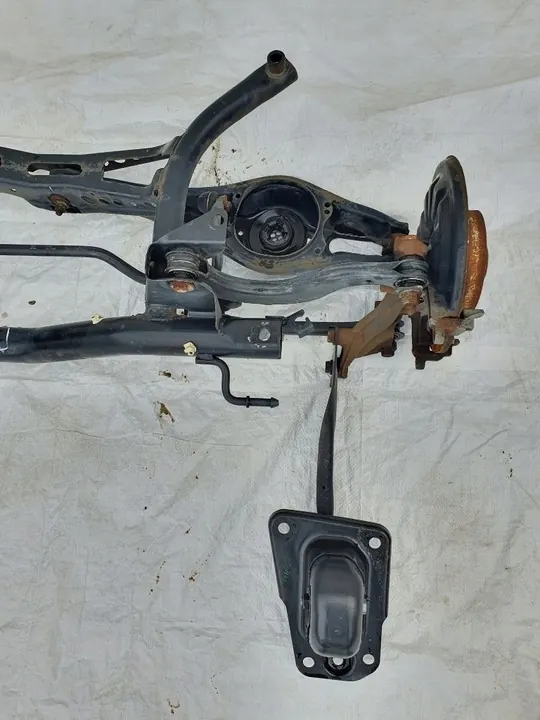 A3 8V Q3 8U T-ROC GOLF OCTAVIA LEON Trave di Sospensione Posteriore image 3