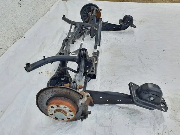 A3 8V Q3 8U T-ROC GOLF OCTAVIA LEON Trave di Sospensione Posteriore image 6