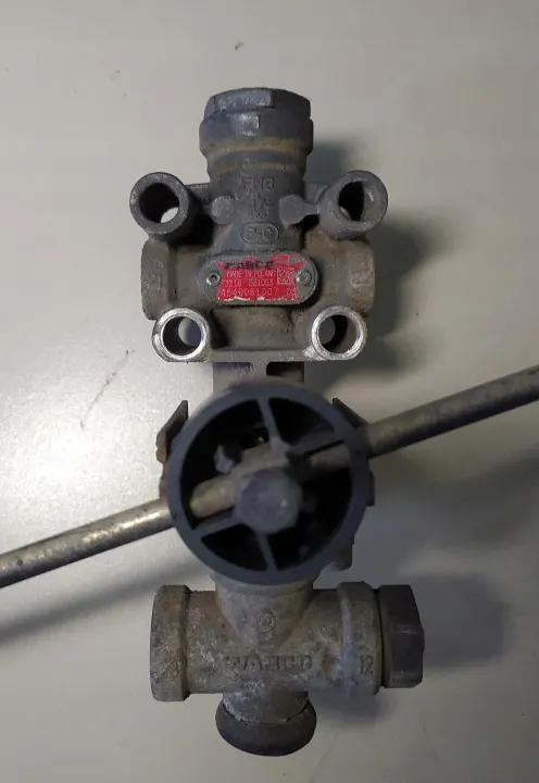 Válvula suspensão pneumática WABCO OEM 000010 - Usada image 3