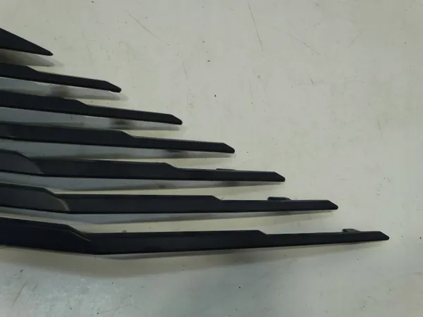 Grelha para-choques dianteira direita OEM 9836827077 Peugeot image 3