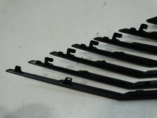 Grelha para-choques dianteira direita OEM 9836827077 Peugeot image 8
