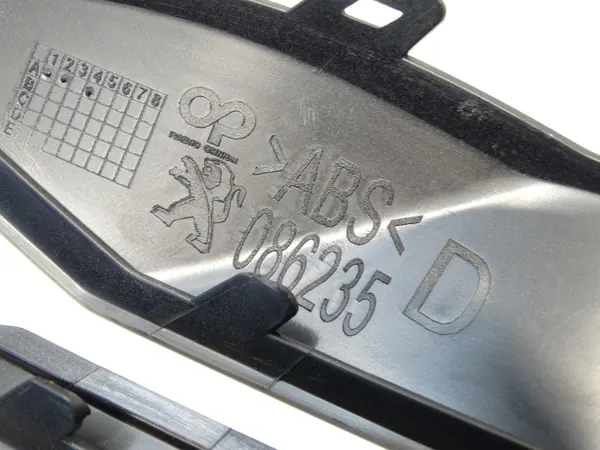 Grelha para-choques dianteira direita OEM 9836827077 Peugeot image 9