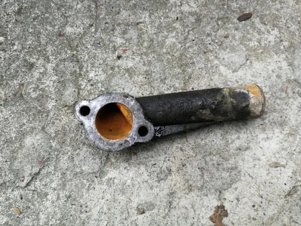 Tuyau d'eau de culasse M20 BMW E30 OEM (Occasion) image 3