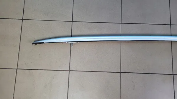 Rail de toit droit Mercedes W206 OEM A2068900200 image 3