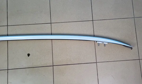 Rail de toit droit Mercedes W206 OEM A2068900200 image 5