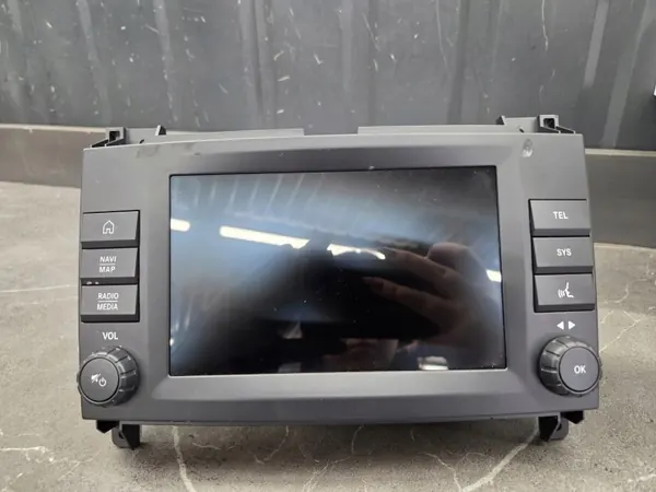 Mercedes VITO 447 Radio Navigation OEM A4479008719 image 2