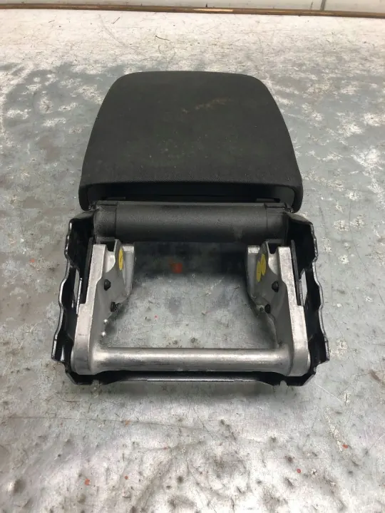 Accoudoir velours usagé OEM APU27004 VW Golf VI image 4
