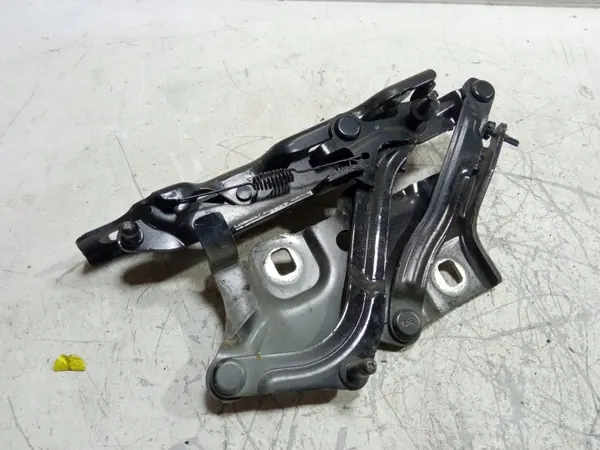 Audi A5 F5 2.0 TFSI Linke Motorhaubenscharnier OEM 8W6823301E image 3