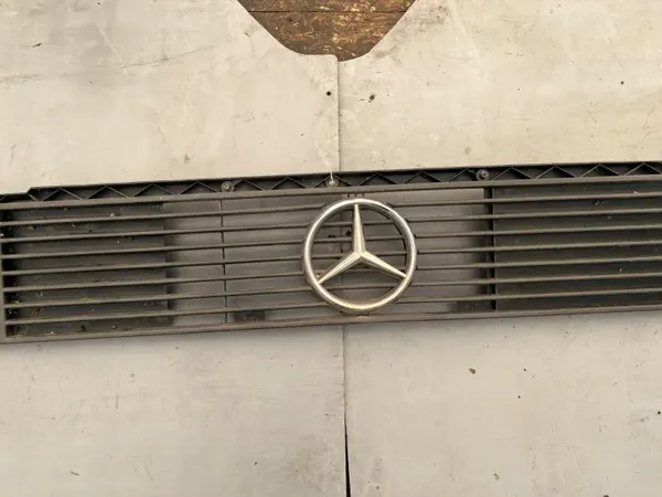 Mercedes-Benz MB100 Jäähdyttimen ritilä OEM atrapa mb100 - mefjuu image 3