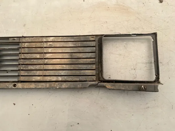 Mercedes-Benz MB100 Jäähdyttimen ritilä OEM atrapa mb100 - mefjuu image 4