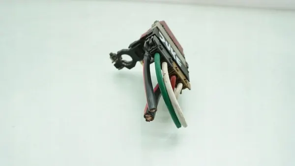 NISSAN JUKE F15 KLEMA PLUSOWA image 2