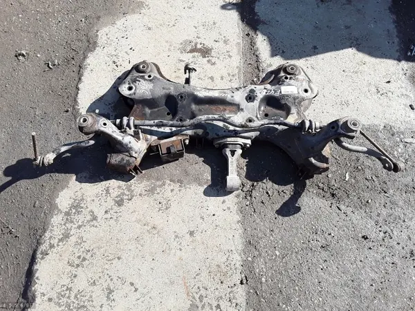 Hyundai I-40 Hulpframe OEM 624013Z100 image 2