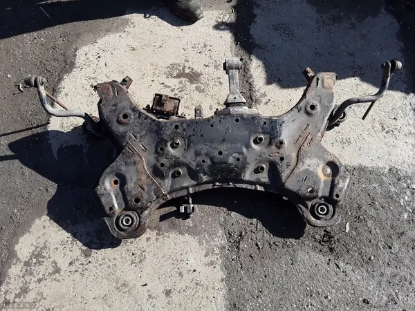 Hyundai I-40 Hulpframe OEM 624013Z100 image 4