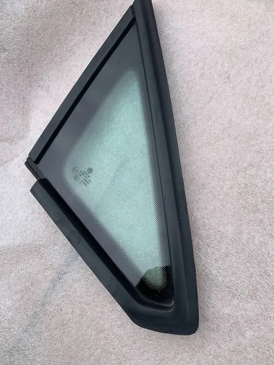 VW Caddy III 2010-2015 Vetro Triangolare Carrozzeria Destro OEM 2K5845412 image 3