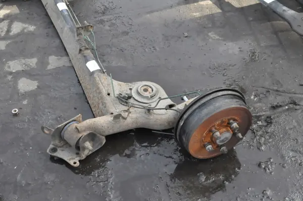 Dacia Duster I Achteras Balk OEM 422220 image 5