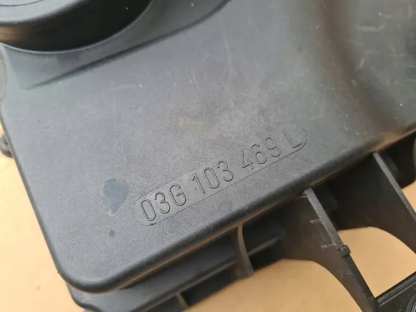 Ventildeckel VW Passat B6 2.0 TDI 03G103469L image 5