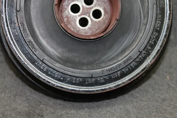 BMW F01 F07 F30 F10 F15 F25 3.0D N57 - Amortecedor de vibrações 8515002 image 3