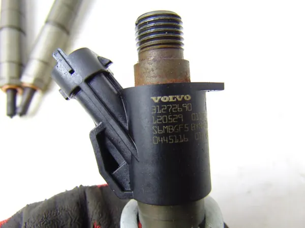 Injektor S60 V60 V70 XC70 S80 XC60 2.4 D5 image 4