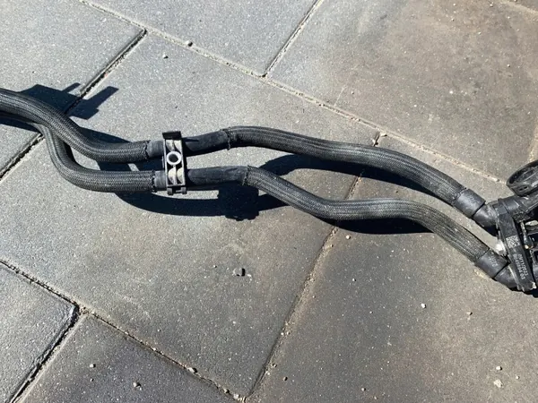 Manguera de refrigeración de aceite usada OEM 9845894 BMW image 4