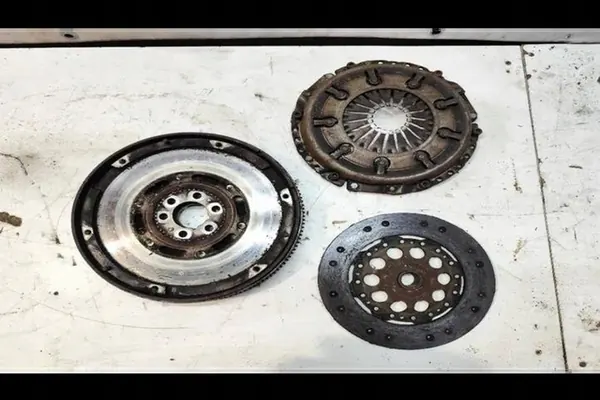 Embreagem completa AUDI A6 AVANT 1.9L Diesel 2004 058141031E image 2