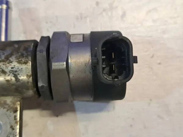 Rampe de carburant SAAB 9-3 Estate 1.9L 2006 OEM 93185802 image 2