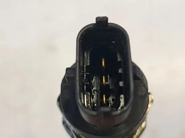 Rampe de carburant SAAB 9-3 Estate 1.9L 2006 OEM 93185802 image 3