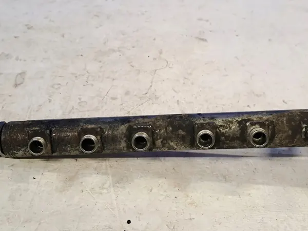 Rampe de carburant SAAB 9-3 Estate 1.9L 2006 OEM 93185802 image 4