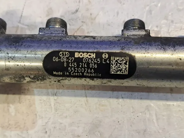 Rampe de carburant SAAB 9-3 Estate 1.9L 2006 OEM 93185802 image 5