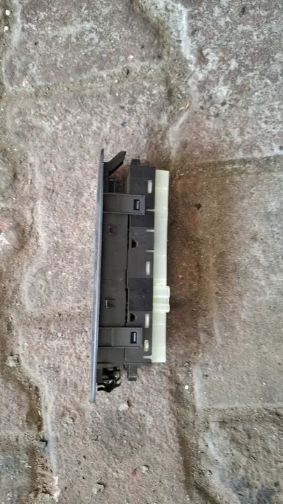 NISSAN QASHQAI I J10 Fensterheber Schalter Links Vorne 25401BB60B image 2