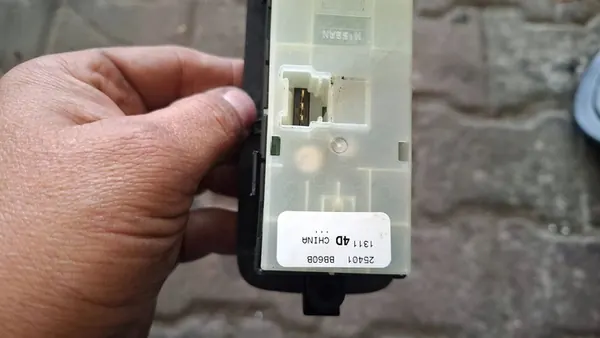 NISSAN QASHQAI I J10 Fensterheber Schalter Links Vorne 25401BB60B image 4