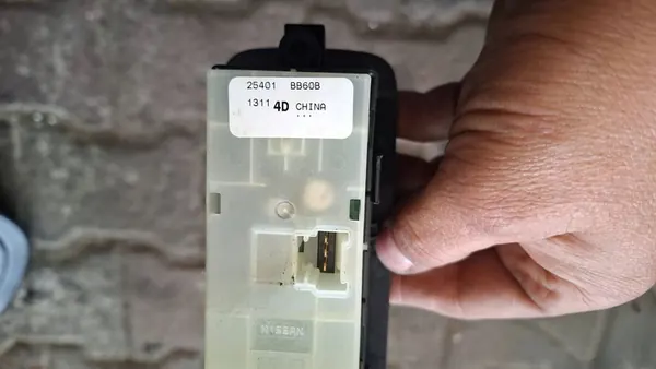 NISSAN QASHQAI I J10 Fensterheber Schalter Links Vorne 25401BB60B image 5
