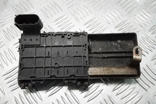 Caixa de fusíveis VW GOLF IV 1.9L Diesel 1999 image 2