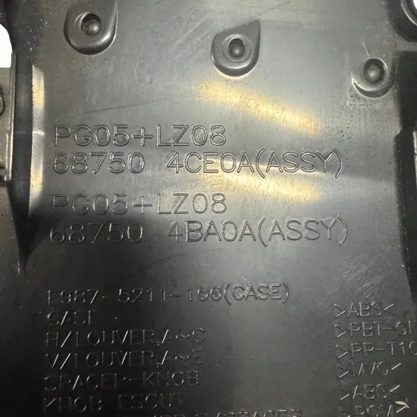 Grelha central Nissan X-Trail T32 OEM 687504BA0A image 4
