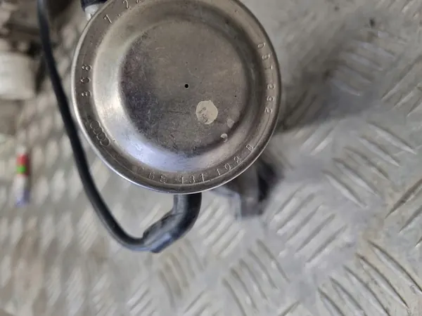 VW Touareg Venttiilit 06E131102B / 06E131101E image 4